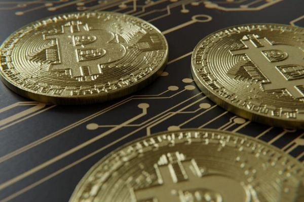 
Биткоин может рухнуть до $10 000 из-за форс-мажора. Китайские майнеры массово сворачивают работу
