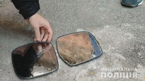 Рецидивисты крали зеркала с дорогих автомобилей в Приморском районе