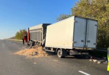 На трассе Киев-Одесса грузовик врезался в другую фуру: погибли двое людей