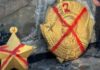 Активисты в Одессе демонтировали с площади 10 апреля второй орден Ленина и советскую звезду