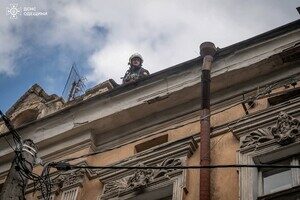 В центре Одессы горел дом: спасали людей, кота и собаку В центре Одессы горел дом: спасали людей, кота и собаку