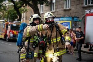 В центре Одессы горел дом: спасали людей, кота и собаку В центре Одессы горел дом: спасали людей, кота и собаку