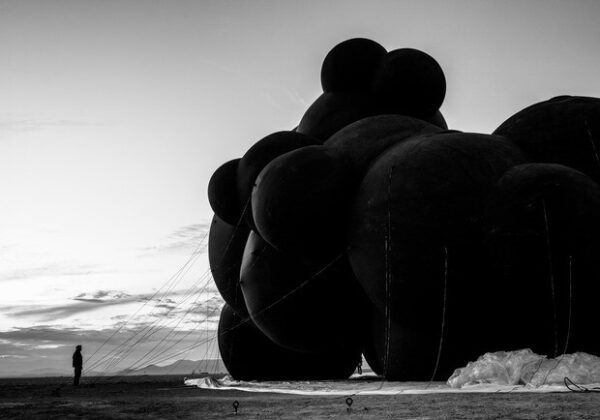 Украинская инсталяция "Черное Облако" на Burning Man разрушена ураганом Украинская инсталяция "Черное Облако" на Burning Man разрушена ураганом