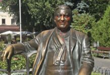 В Одессе запятнали краской памятник Утесову: фотоотчет