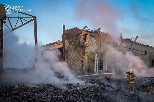 Ночной обстрел Одесчины: под ударом оказался винзавод (обновлено) Ночной обстрел Одесчины: под ударом оказался винзавод (обновлено)