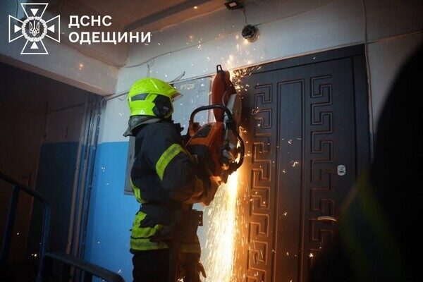 Взрыв в многоэтажке в Одессе: пострадала женщина Взрыв в многоэтажке в Одессе: пострадала женщина