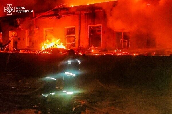 Ночной обстрел Одесчины: под ударом оказался винзавод (обновлено) Ночной обстрел Одесчины: под ударом оказался винзавод (обновлено)