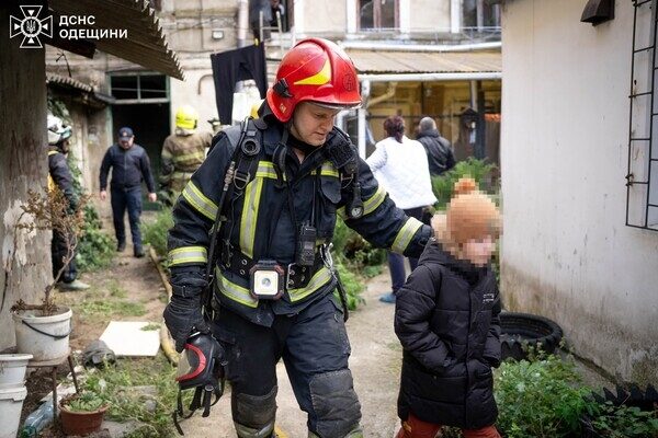 В Одессе горел жилой дом: погиб человек В Одессе горел жилой дом: погиб человек