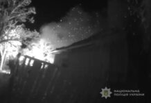 В Белгороде-Днестровском полицейские спасли пожилую женщину после дроновой атаки.