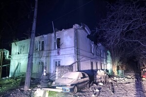 Ночные взрывы в Одессе: БпЛА попал в жилой дом (обновлено) Ночные взрывы в Одессе: БпЛА попал в жилой дом (обновлено)