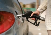 Цены на АЗС резко выросли: 100-й бензин уже по 85 грн за литр