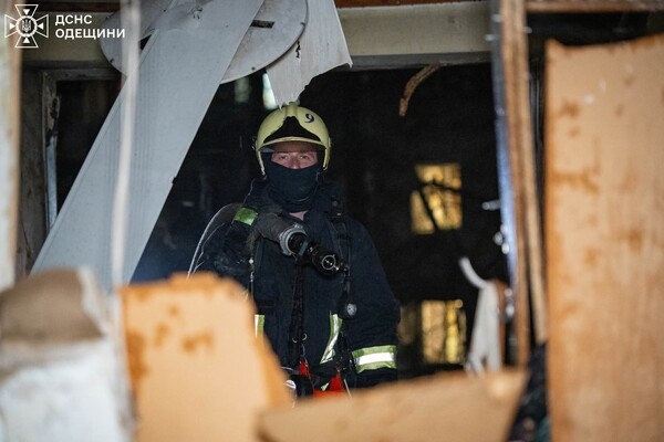 Ночной удар по жилому сектору Одессы: пострадали люди Ночной удар по жилому сектору Одессы: пострадали люди