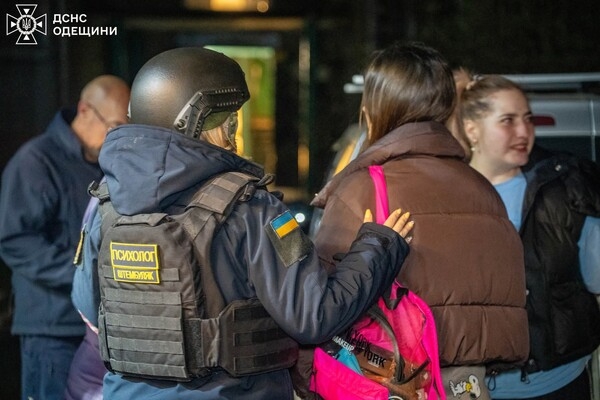 Ночной удар по жилому сектору Одессы: пострадали люди Ночной удар по жилому сектору Одессы: пострадали люди